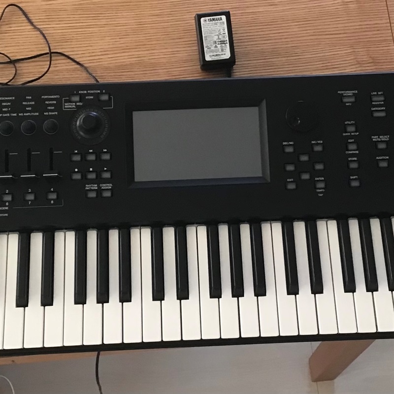 YAMAHA MODX7の画像